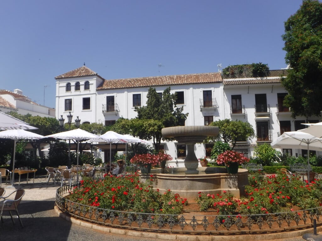 plaza-de-las-flores-estepona