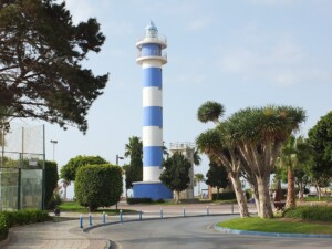 faro del pueblo costeño de malaga torre del mar