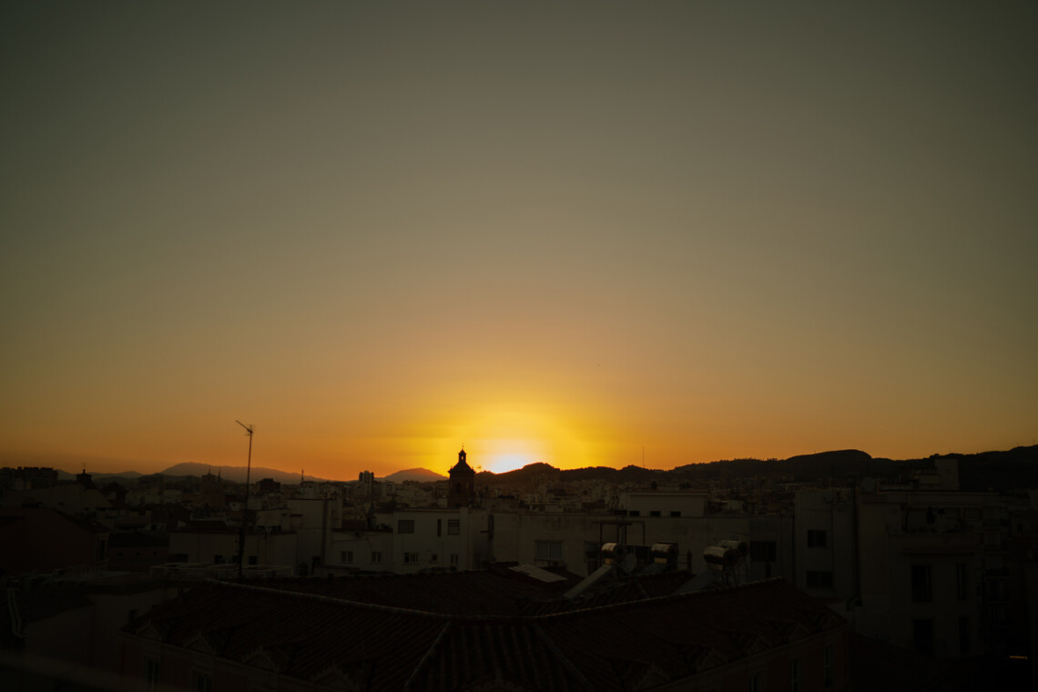 vistas de malaga en la noche en blanco desde la terraza del quizas