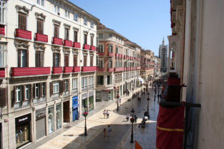 visita la calle larios si no sabes que hacer en malaga