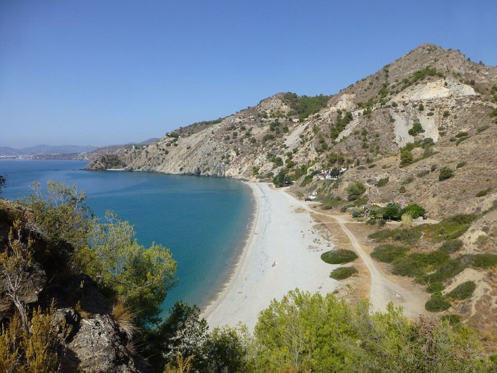 cala-del-canuelo-nerja